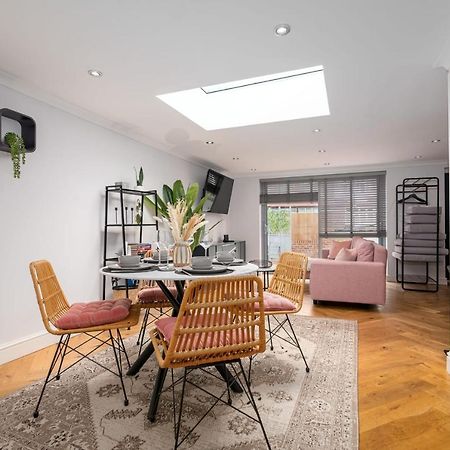 Guestready - Unique Home Near Wimbledon With Gorgeous Deck And Parking Londen Buitenkant foto