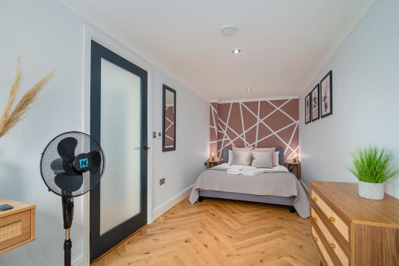 Guestready - Unique Home Near Wimbledon With Gorgeous Deck And Parking Londen Buitenkant foto