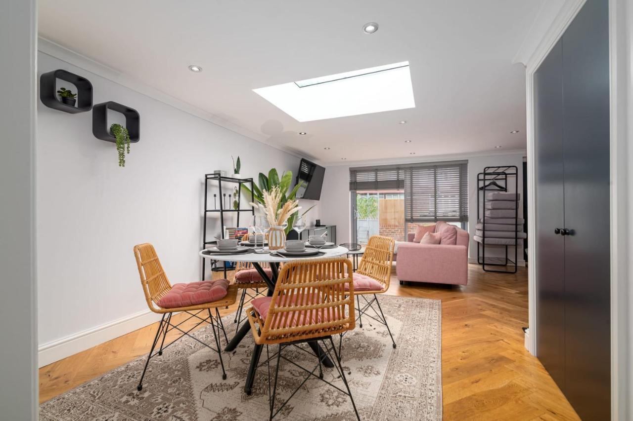 Guestready - Unique Home Near Wimbledon With Gorgeous Deck And Parking Londen Buitenkant foto