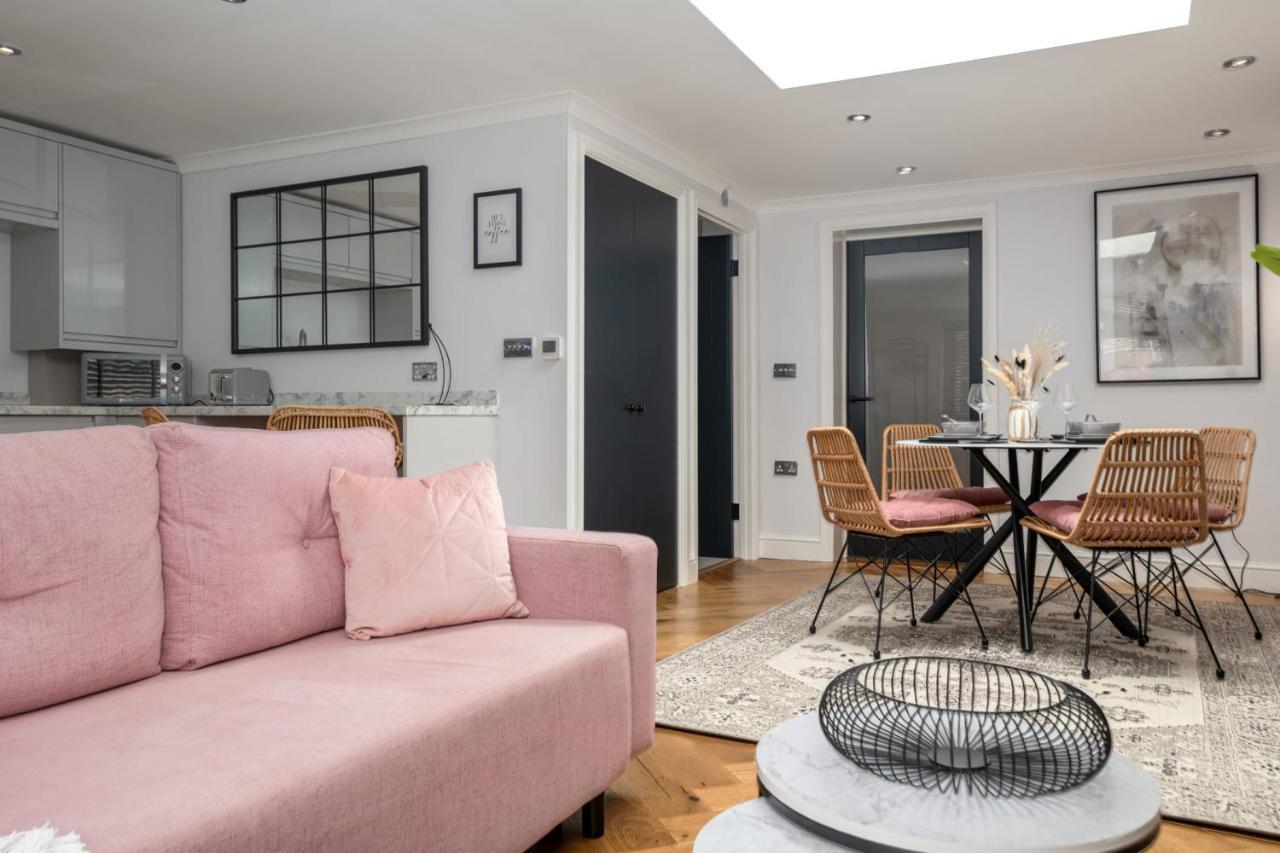 Guestready - Unique Home Near Wimbledon With Gorgeous Deck And Parking Londen Buitenkant foto