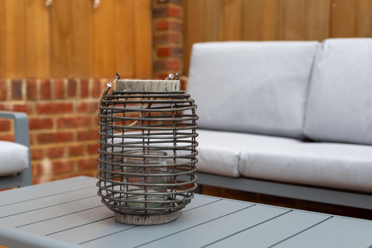 Guestready - Unique Home Near Wimbledon With Gorgeous Deck And Parking Londen Buitenkant foto