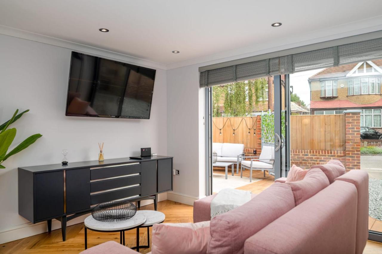 Guestready - Unique Home Near Wimbledon With Gorgeous Deck And Parking Londen Buitenkant foto