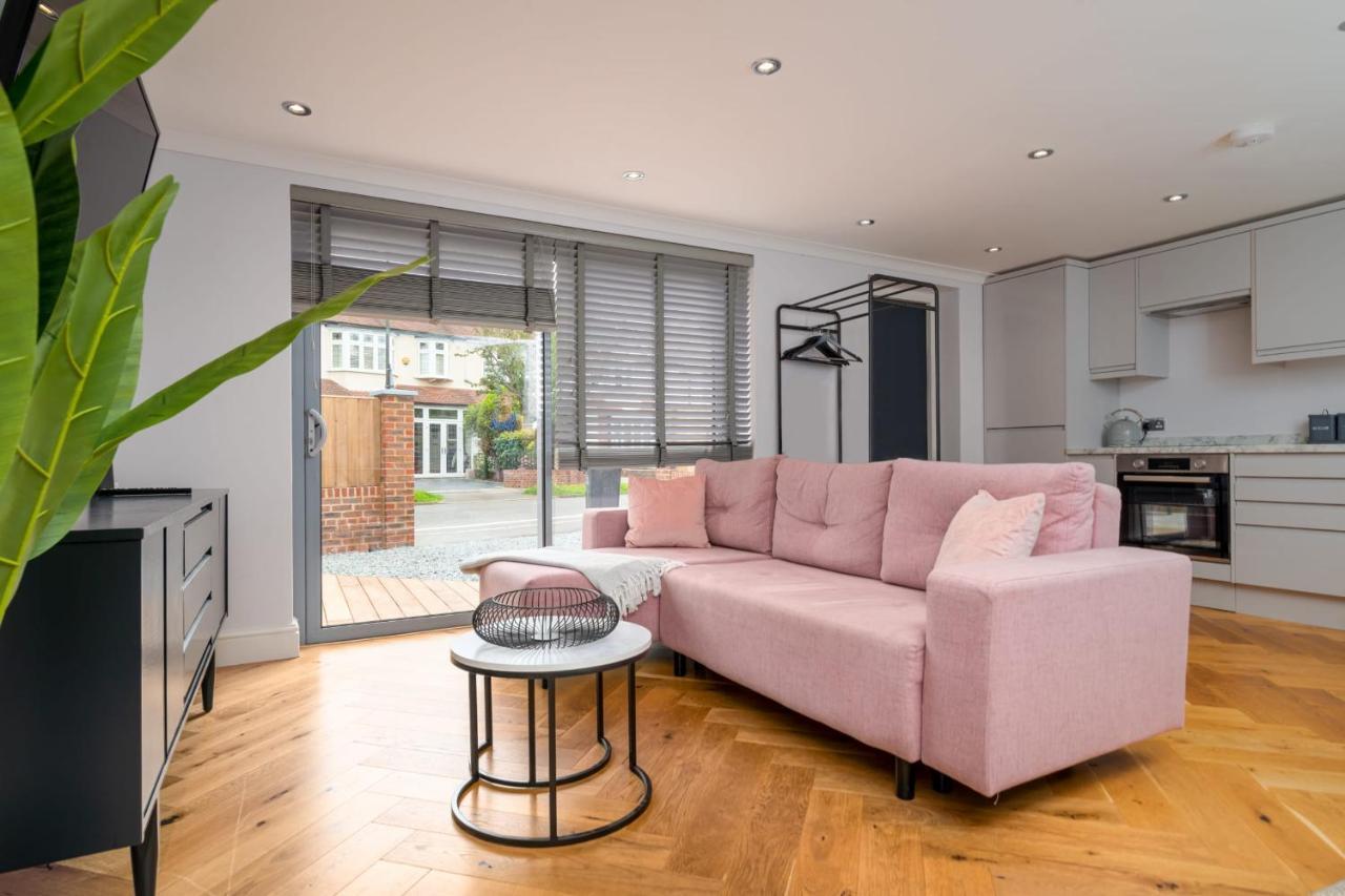 Guestready - Unique Home Near Wimbledon With Gorgeous Deck And Parking Londen Buitenkant foto