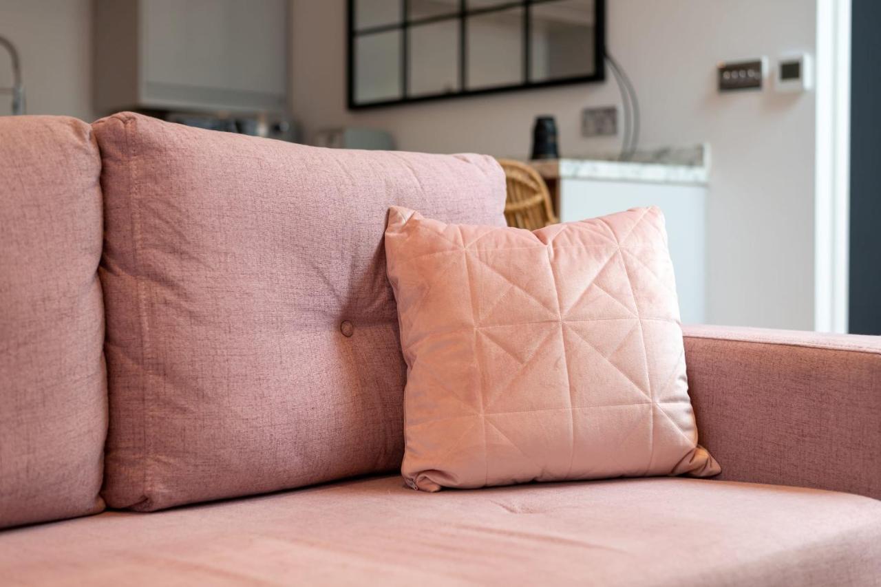 Guestready - Unique Home Near Wimbledon With Gorgeous Deck And Parking Londen Buitenkant foto