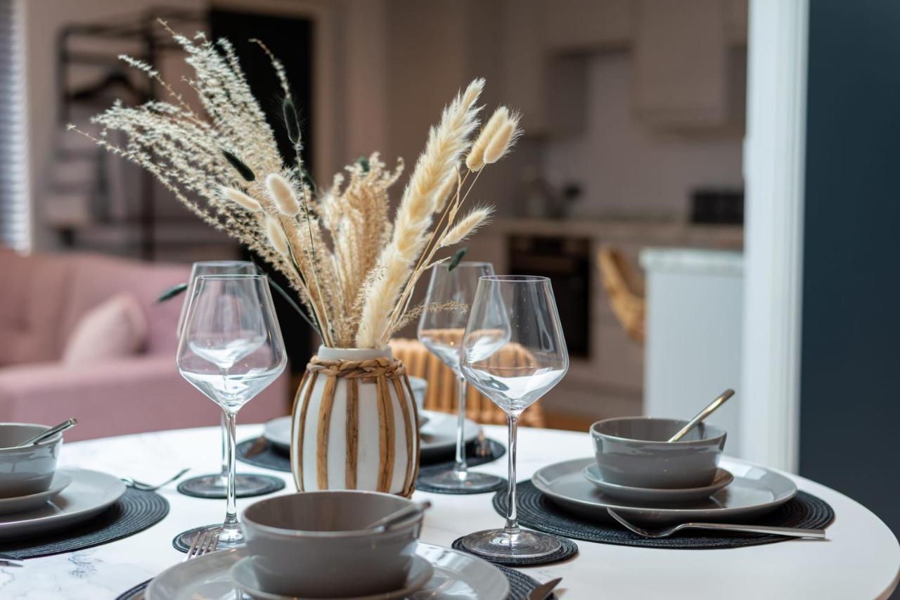 Guestready - Unique Home Near Wimbledon With Gorgeous Deck And Parking Londen Buitenkant foto
