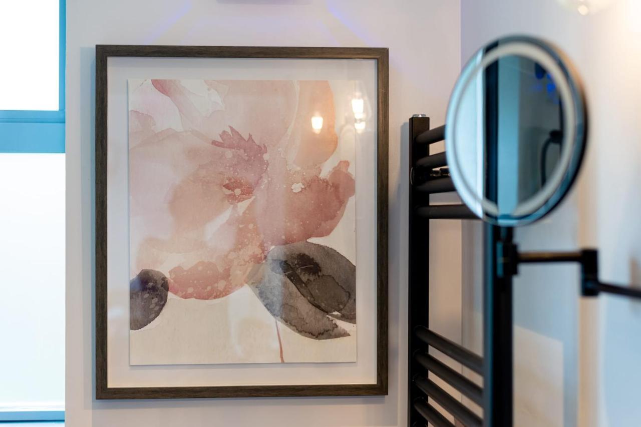 Guestready - Unique Home Near Wimbledon With Gorgeous Deck And Parking Londen Buitenkant foto