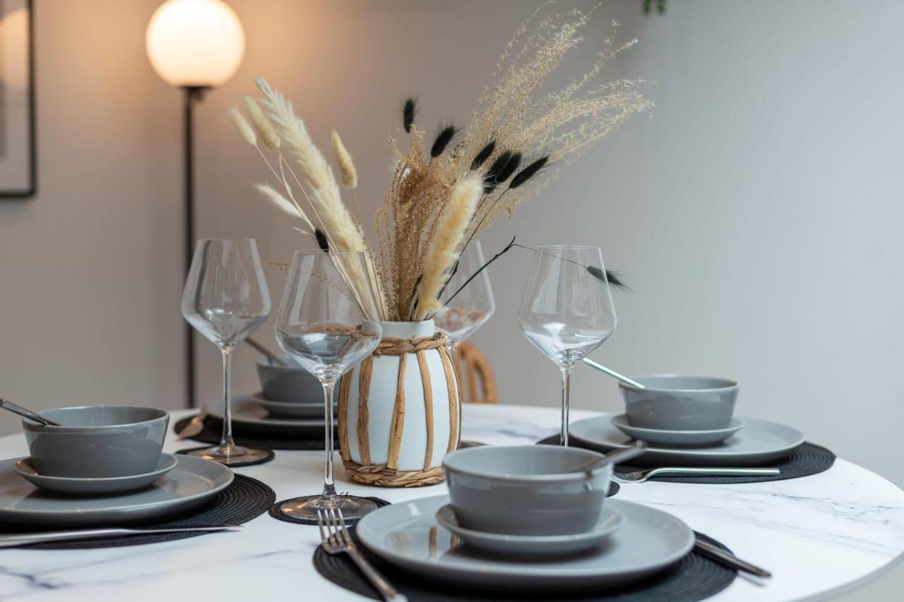 Guestready - Unique Home Near Wimbledon With Gorgeous Deck And Parking Londen Buitenkant foto