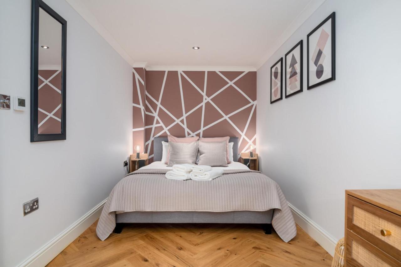 Guestready - Unique Home Near Wimbledon With Gorgeous Deck And Parking Londen Buitenkant foto